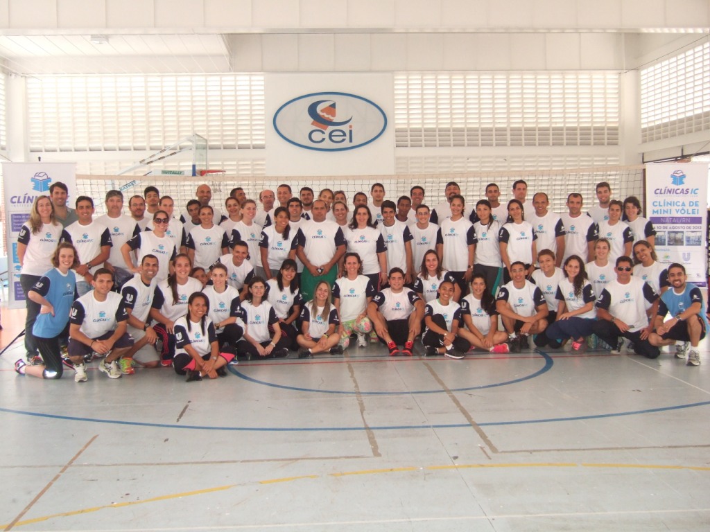Troca de experiência entre professores e estudantes enriquece Clínica de Mini Vôlei em Natal/RN.
