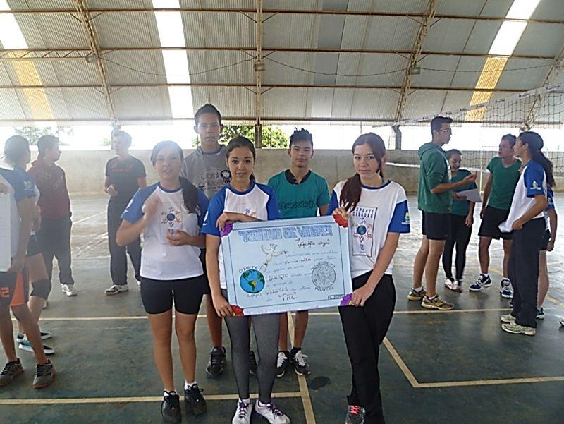 Autonomia e problemas sociais são trabalhados na atividade de valores. Centro: Voleibol é atração principal do evento.