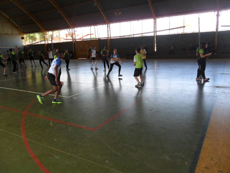 Núcleo Londrina proporciona a prática esportiva em um contexto diferente, com crianças e adolescentes que não frequentam as aulas do projeto.