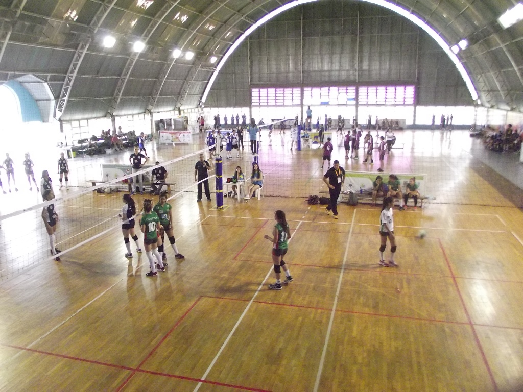 Copa Super Vôlei e quadrangular de voleibol reúnem meninos e meninas entre 16 e 17 anos no Núcleo Central – Curitiba/PR.