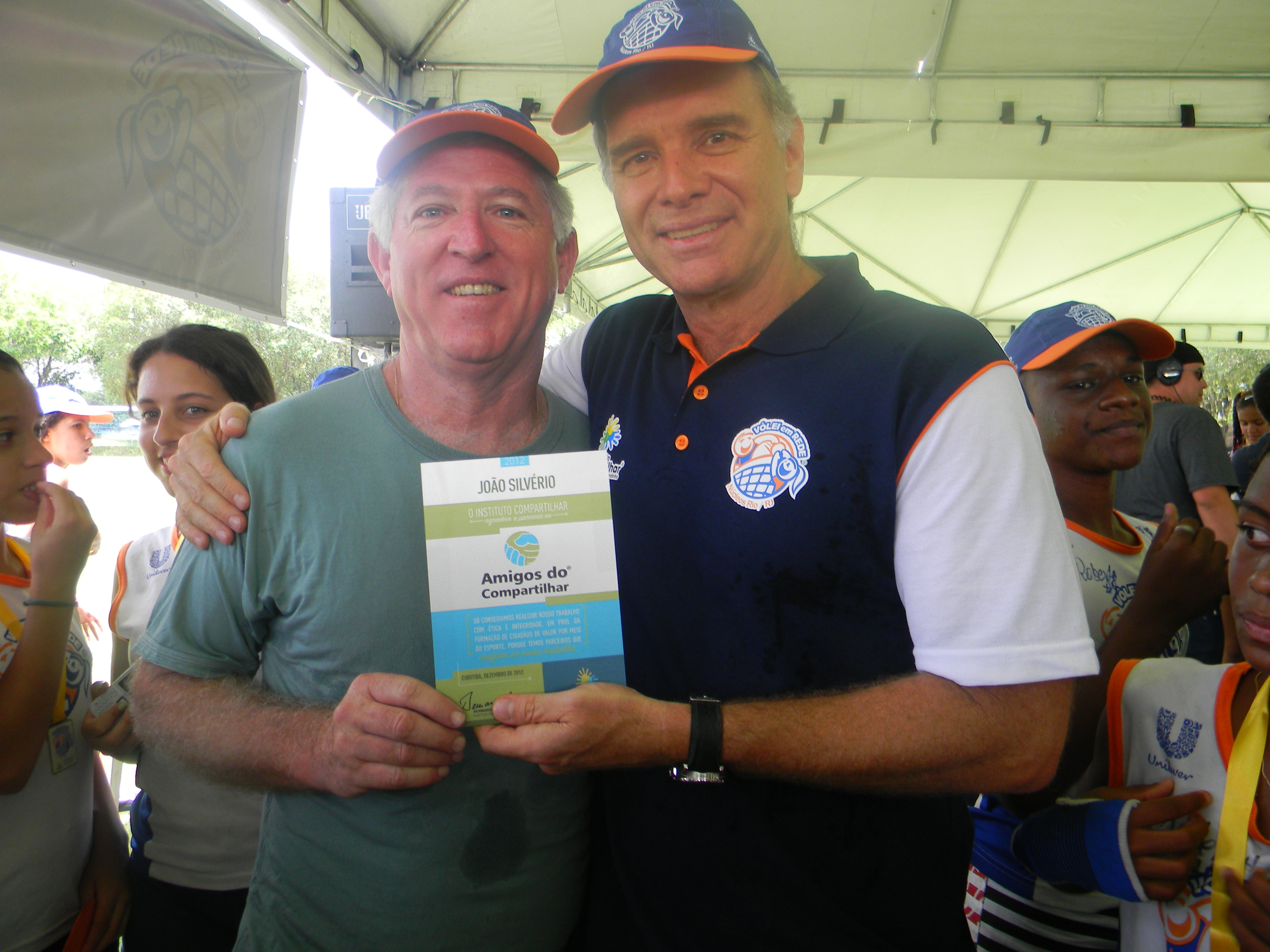 2012: Silvério recebe homenagem das mãos do diretor presidente do Instituto Compartilhar, Bernardinho, em evento promovido no Rio de Janeiro/RJ.