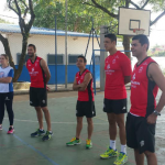 Jogadores do Vôlei Brasil Kirin visitam os Núcleos Campinas/SP do projeto Vôlei em Rede e motivam crianças e adolescentes.